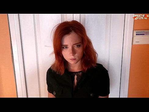 ❤️ Ochranka potrestala peknú ženu za krádež v obchode - sperma v ústach ️ Porno video na nás