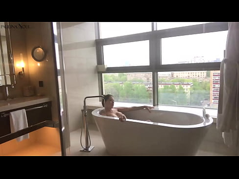 ❤️ Obrovská baba vášnivo si honí kundu v kúpeľni ️ Porno video na nás