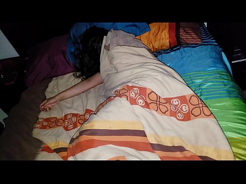 ❤️ Nevlastný syn nadáva svojej mladej nevlastnej matke, zatiaľ čo ona spí. ️ Porno video na nás