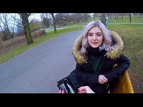 ❤️ Prehltne cudzincovo horúce semeno za peniaze - fajčenie v parku Eva Elfie ️ Porno video na nás